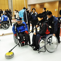 青森第一高等養護学校との交流（車いすカーリング）2